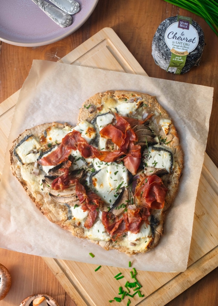 Pizza forestiere au Chevrot cendre